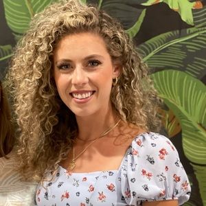 Meet your Posher/Top Rated Seller/Gabrielle